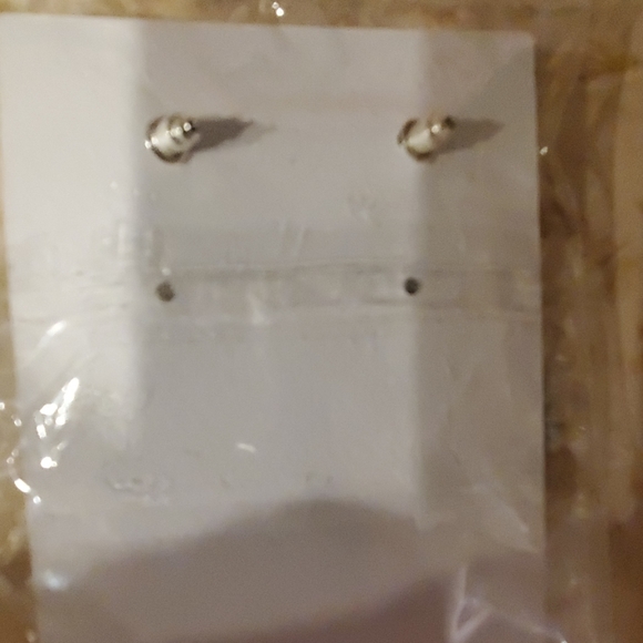 Earrings - Picture 2 of 3